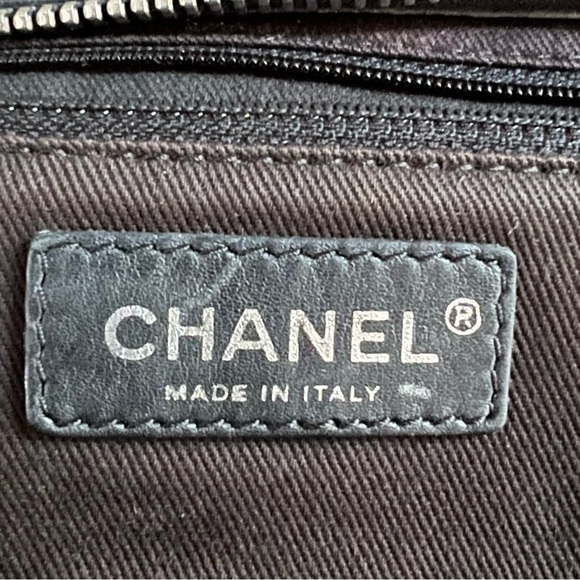 CHANEL Reissue Bowler Bag Black Caviar Leather Chenille Silver Hardware Large - Picture 15 of 16